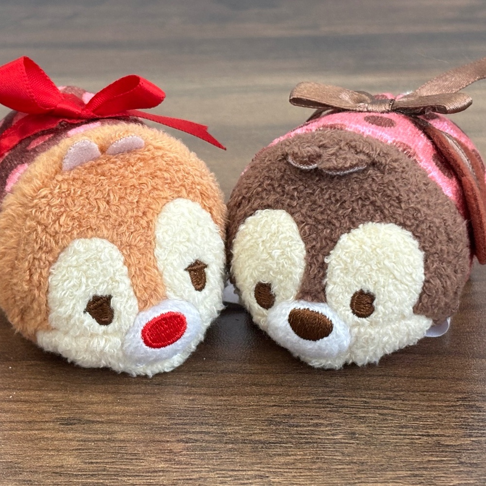 DISNEY STORE Authentic Original CHIP & DALE Tsum Tsum Polka Dot PLUSH Set of 2